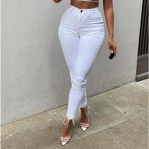 MOVING SALE MAKE OFFER Fashion nova Classic high waist skinny jeans